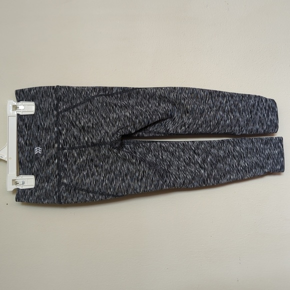 3 for $10 Bundle Sale! All In Motion Black + Gray Capri Leggings Girls Size S 6 - Picture 2 of 4